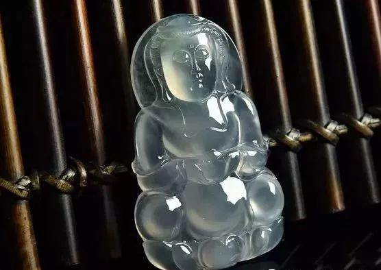 素身翡翠和雕花翡翠到底哪种更贵更好？  第3张