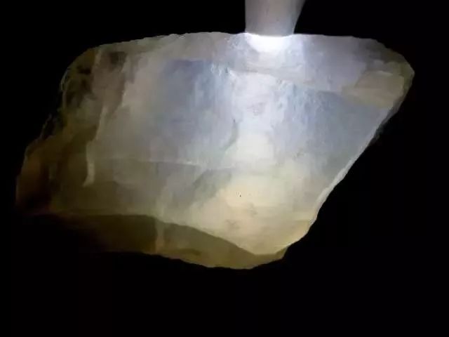 翡翠掉价的四种因素，中2条以上，你的翡翠就不值钱了!  第1张