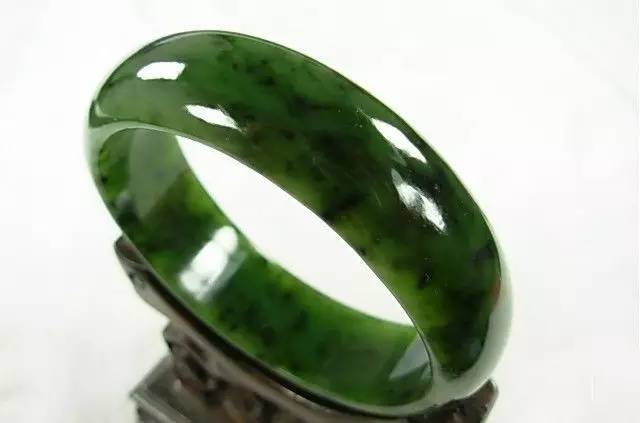 翡翠观音配崖柏挂绳世界各地的玉石，一起看看  第8张