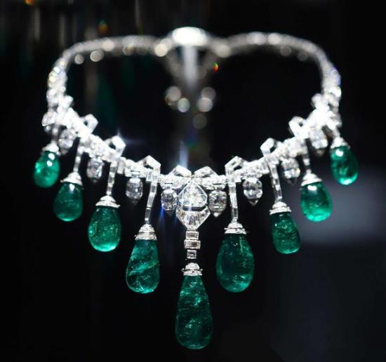 祖母绿与红蓝宝，哪种价格更贵？  第1张