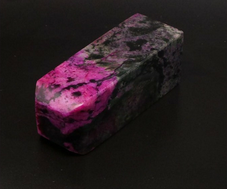 桃花玉是不是和田玉？  第1张