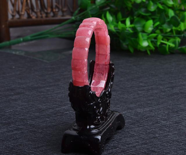 宫廷翡翠手镯雕花工艺红纹石为什么那么贵？  第3张