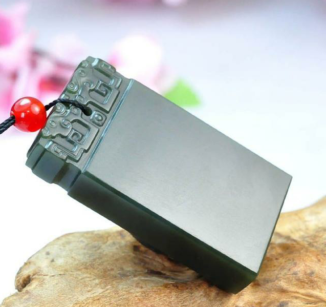 和田玉黑青籽料的价格及价值  第2张