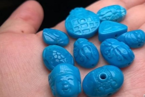 翡翠挂件摔坏了绿松石价格行情大揭秘！价格是否会一路攀升！  第4张