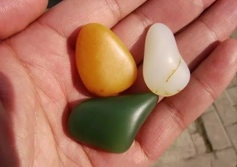 断掉的翡翠手镯还值钱吗玉石市场现状：好籽卖不过俄料  第2张