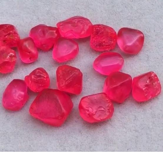 尖晶也非凡物！这四个品种的尖晶，价值不亚于顶级红蓝宝！  第2张