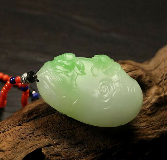 墨绿色翡翠玉手镯价格白玉戴翠，价格翻倍  第8张