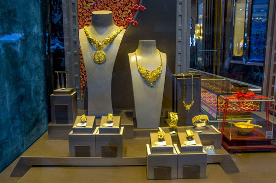 翡翠摆件原石300年来只有黄金最有价值  第1张