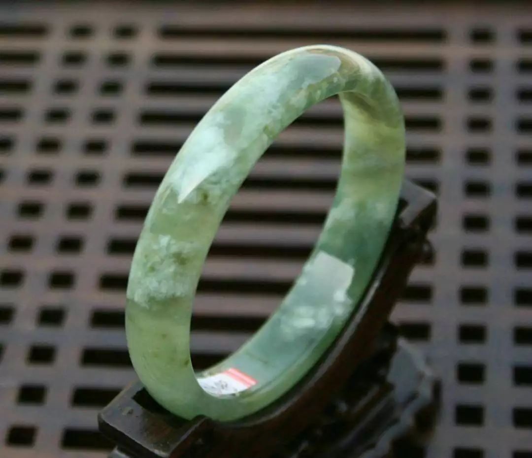 玻璃种翡翠原石交易吧四大名玉大比拼：到底哪个烂大街，哪个涨上天？  第9张