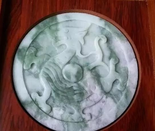 玻璃种翡翠原石交易吧四大名玉大比拼：到底哪个烂大街，哪个涨上天？  第12张