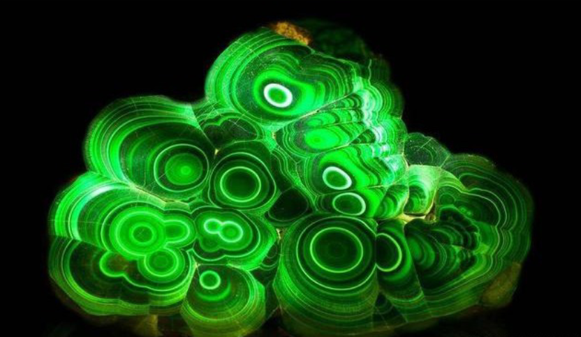 如何评估孔雀石的收藏价值？  第2张