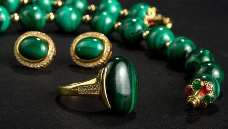 如何评估孔雀石的收藏价值？  第5张