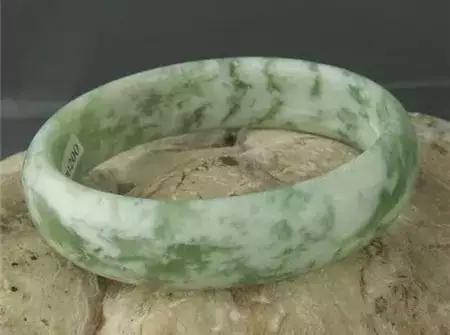 岫岩玉的收藏价值越来越高  第2张