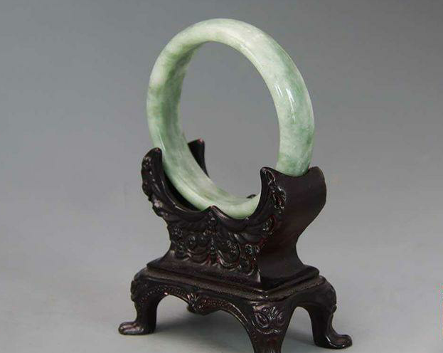 糯冰绿翡翠手镯图片蓝田玉手镯价格为什么便宜？蓝田玉是什么？  第2张