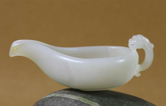 珠海翡翠雕刻山料真的不如籽料吗？  第4张