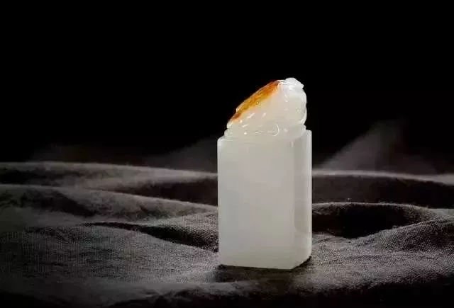 玉石翡翠鉴定交易拍卖为什么说羊脂玉的收藏价值极高？  第2张