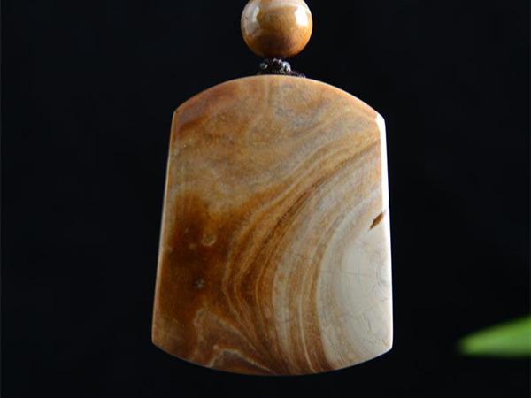 大码翡翠手镯十年前被当柴烧，如今价值翻了10倍不止！  第3张