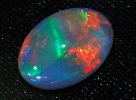 美得像油画一样，价格已然超越钻石的黑马——黑欧泊石  第3张