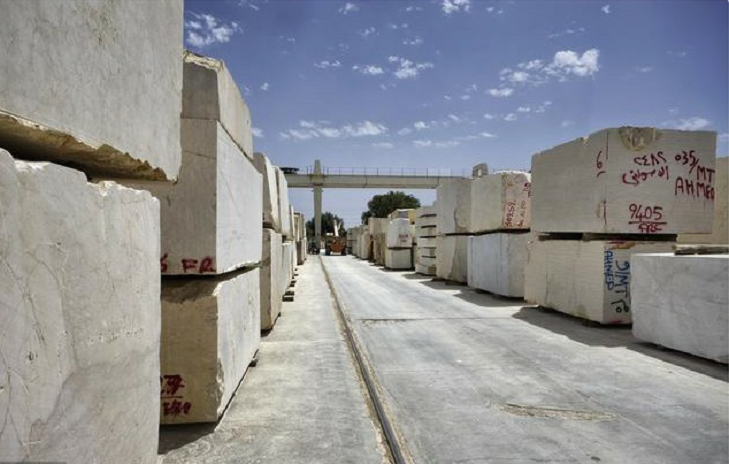 缅甸翡翠手镯飘黄翡翠全国各地石材价格上涨的原因是什么  第1张