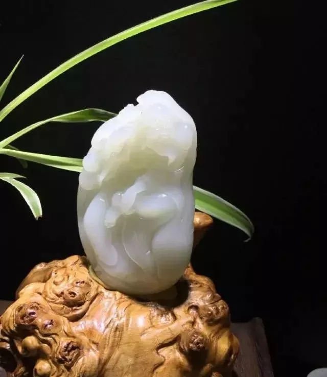 玉石翡翠鉴定交易拍卖为什么说羊脂玉的收藏价值极高？  第4张