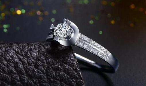 糯种翡翠珠串价格价格不贵造型新颖,时尚铂金饰品大受欢迎 第3张