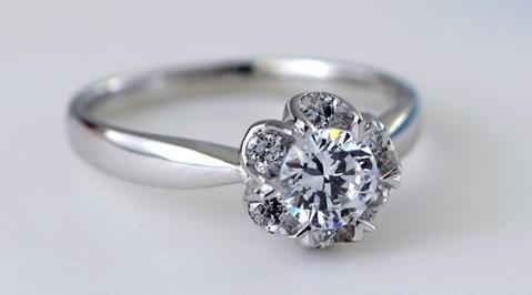 京东翡翠手镯白金钻戒价格多少钱？不要被忽悠，不是所有白色金属都叫白金  第3张