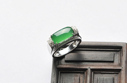 翡翠原石谈光戒指虽小，价位也不低  第2张