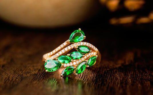 翡翠圆牌子石榴石中的翘楚“沙弗莱”，价值仅次于祖母绿！  第3张