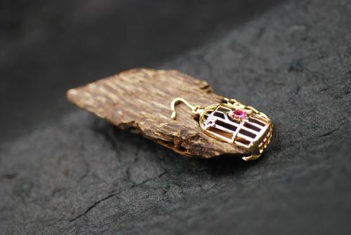 翡翠晴底戒指多元化创新或将成为珠宝行业未来发展之路  第3张