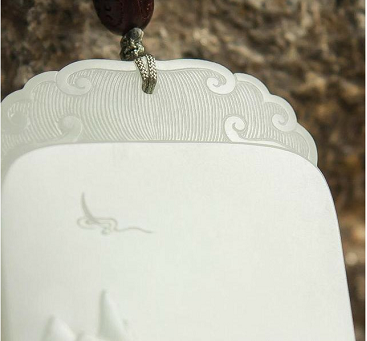 玉石市场将何去何从？这块玉牌中的人和事是治愈焦虑的特效药  第2张