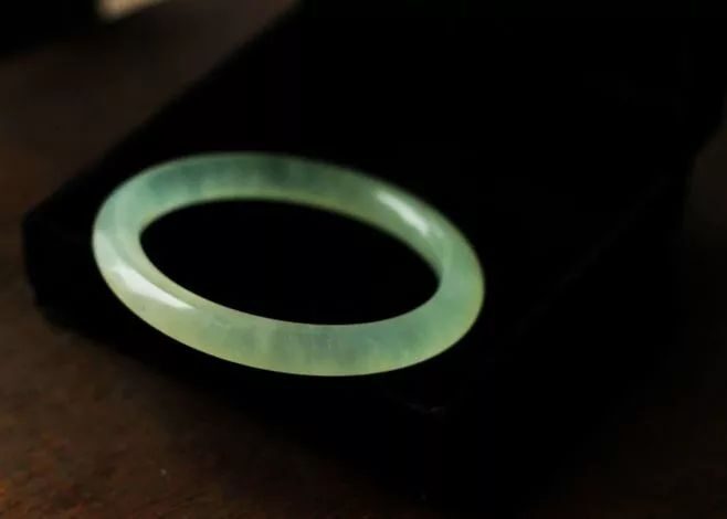 玻璃种翡翠原石交易吧四大名玉大比拼：到底哪个烂大街，哪个涨上天？  第5张