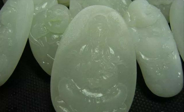 老坑高冰翡翠手镯玉器市场未来的新形势  第3张