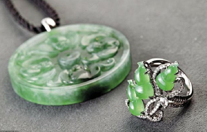 干青翡翠吊坠为什么说佩戴岫玉才是夏天首选？  第3张
