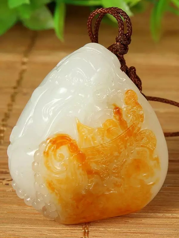 七彩翡翠原石图片捉摸不透：和田玉收藏市场水到底有多深  第3张