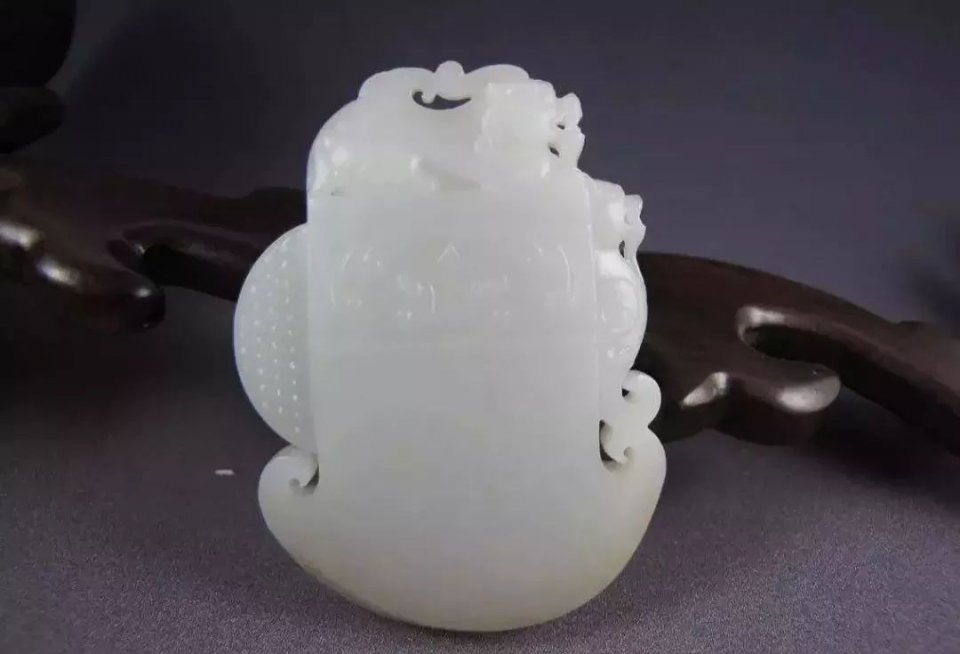 玉石翡翠鉴定交易拍卖为什么说羊脂玉的收藏价值极高？  第7张