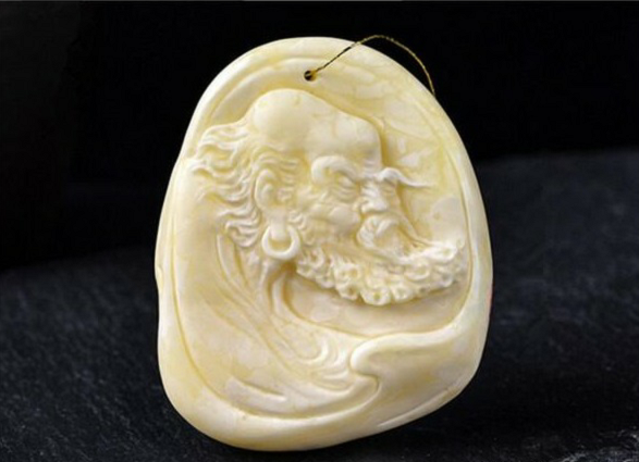 俄料蜜蜡为什么比乌料贵？怎么辨别蜜蜡？  第1张