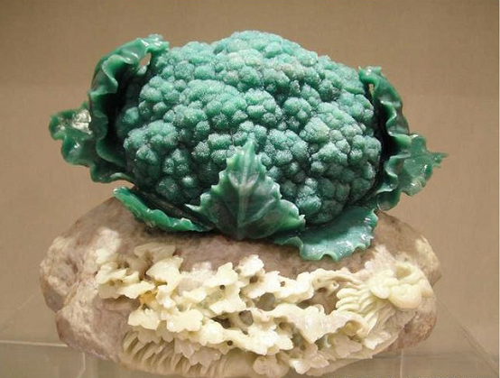 怎么鉴定白色翡翠青田石的价格一般多少钱  第1张