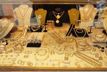 偏敞口翡翠原石照片珠宝店从闹市转战写字楼，成本降了价格低了  第2张