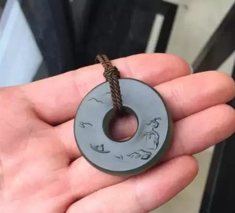 翡翠龙凤挂件哪些和田青玉最具收藏价值  第1张