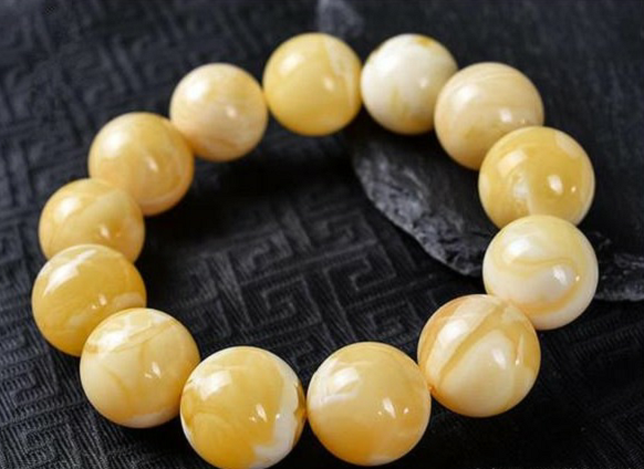 俄料蜜蜡为什么比乌料贵？怎么辨别蜜蜡？  第2张