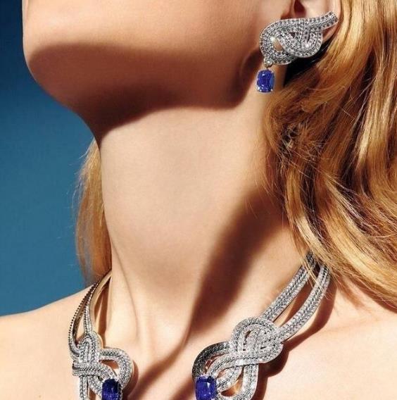 祖母绿与红蓝宝，哪种价格更贵？  第3张