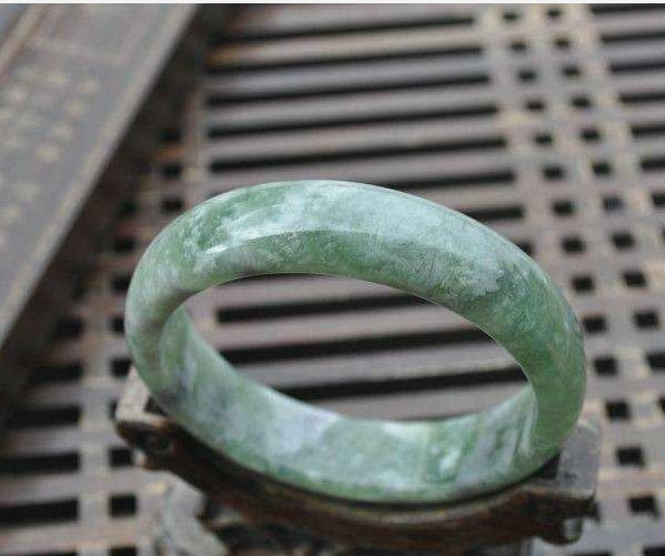 糯冰绿翡翠手镯图片蓝田玉手镯价格为什么便宜？蓝田玉是什么？  第3张