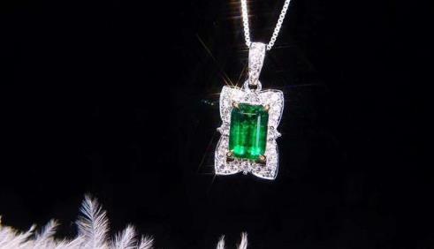 影响祖母绿吊坠价格的因素有哪些？  第1张