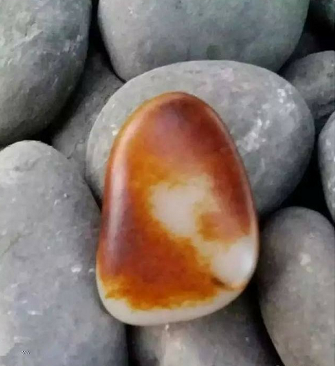 翡翠玉石_玉坠挂绳和田玉市场的未来走势，就这四个字！  第2张