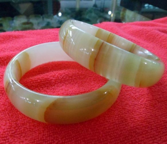 紫罗兰色的翡翠值钱吗密度2.6是什么玉 如何鉴别真假