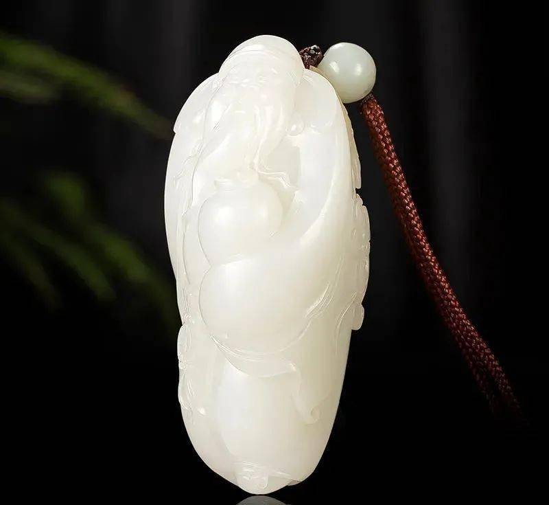 翡翠等级划分 图解玉和翡翠对人体的好处和坏处 这几点你一定要知道 