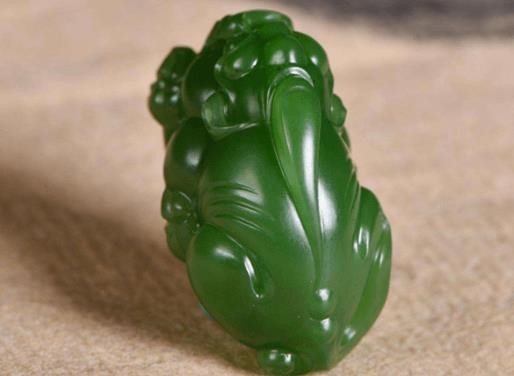 和田碧玉适合多大年龄佩戴 佩戴和田碧玉的禁忌有哪些 