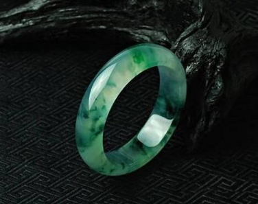 冰种翡翠翡翠玛瑙手镯好还是翡翠玉镯好 哪个价格贵   第1张