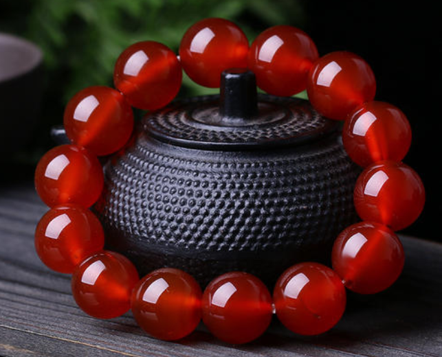 冰油青翡翠手镯冰糖玛瑙好还是红玛瑙好 怎么挑选   第1张