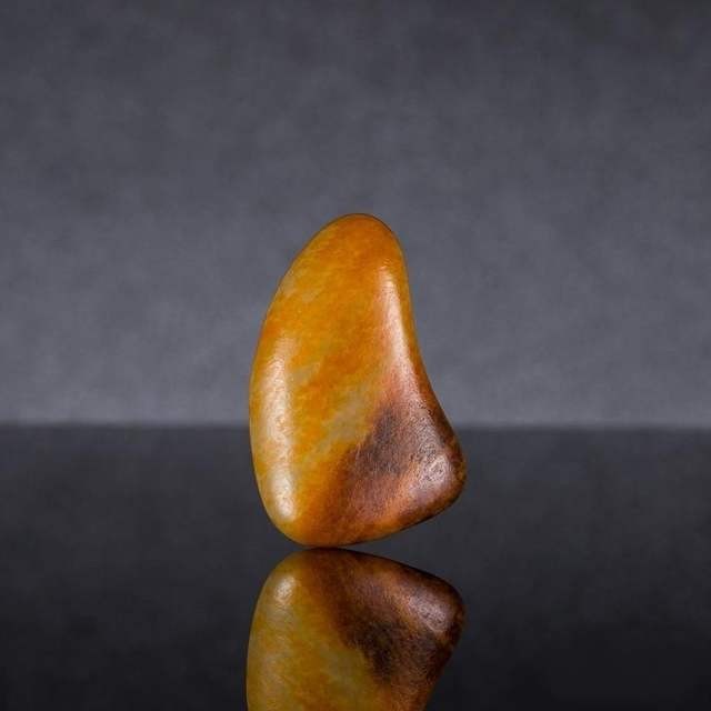 价格玻璃种翡翠手镯和田玉籽料最新价格 如何鉴别真伪